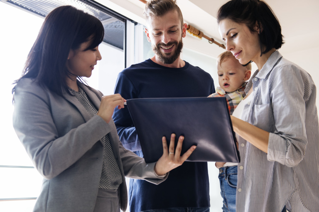Bundling Home & Auto Insurance: When It Saves Money (And When It Doesn’t)